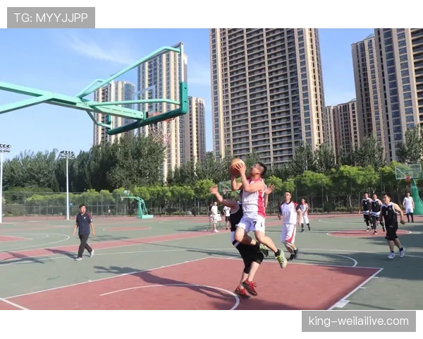 篮球比赛中持球突破规则如何界定合法动作与走步违例的判定
