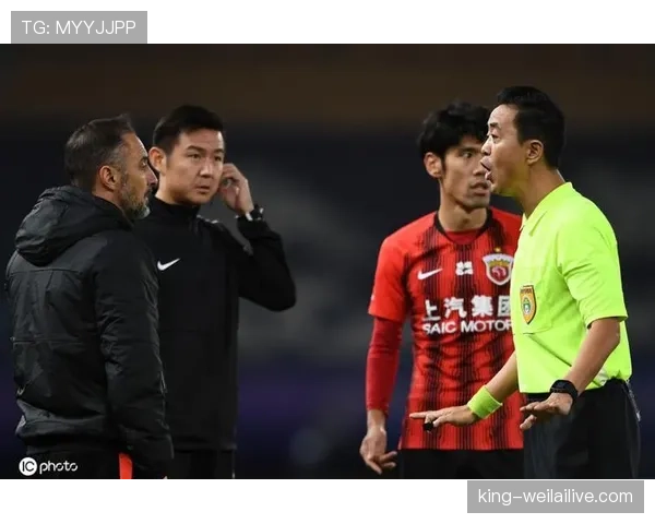 身体对抗规则中的界限到底在哪里？裁判如何判罚才公平